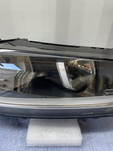 Laden Sie das Bild in den Galerie-Viewer, Frontscheinwerfer VW Sportsvan 517941006B 90056170 Rechts Scheinwerfer Headlight