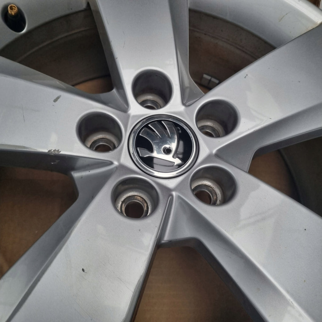 1x Alufelge 16 Zoll 6.0" 5x100 35ET Glanz Silber 657601025J Skoda Scala FEL2875382006yj
