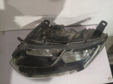 Laden Sie das Bild in den Galerie-Viewer, Frontscheinwerfer Dacia Duster 260609367R Links Scheinwerfer Headlight