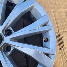Laden Sie das Bild in den Galerie-Viewer, 1x Alufelge 17 Zoll 7.0" 5x112 40ET Glanz Silber 5NA601025 VW Tiguan Rim Wheel FEL5792362879wc
