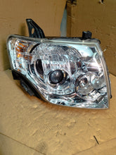 Load image into Gallery viewer, Frontscheinwerfer Mitsubishi Pajero IV Xenon Rechts Scheinwerfer Headlight