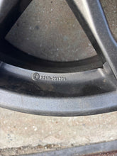 Load image into Gallery viewer, 1x Alufelge 17 Zoll 7.0" 5x114.3 35ET Glanz Rim Wheel FEL1216498781zj