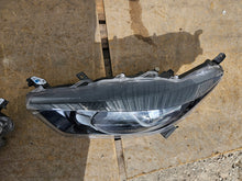 Laden Sie das Bild in den Galerie-Viewer, Frontscheinwerfer Toyota Yaris 0138622 Ein Satz Scheinwerfer Headlight SCH7768963958qo