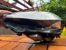 Laden Sie das Bild in den Galerie-Viewer, Frontscheinwerfer BMW 5 E60 E61 Xenon Links Scheinwerfer Headlight