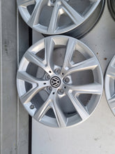 Load image into Gallery viewer, 4x Alufelge 17 Zoll 6.5" 5x112 39ET 6856076 BMW 4 Passat B7 Golf VII Tiguan FEL7571005609rm