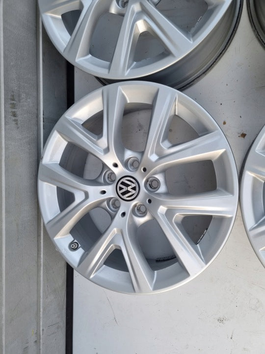 4x Alufelge 17 Zoll 6.5" 5x112 39ET 6856076 BMW 4 Passat B7 Golf VII Tiguan FEL7571005609rm