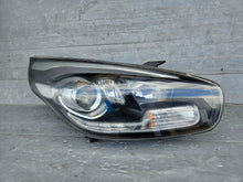 Laden Sie das Bild in den Galerie-Viewer, Frontscheinwerfer Kia Carens III 92102A4 Vorderseite Scheinwerfer Headlight