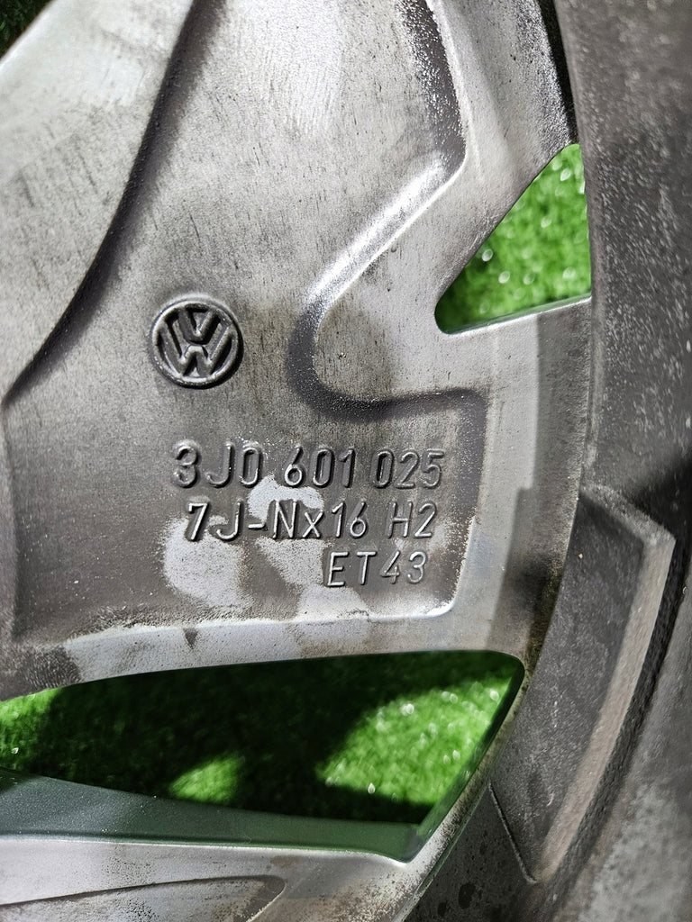 1x Alufelge 16 Zoll 7.0" 5x112 3J0601025 Seat Passat Rim Wheel