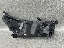 Laden Sie das Bild in den Galerie-Viewer, Frontscheinwerfer Toyota Hilux VIII Links Scheinwerfer Headlight SCH3387295682nq