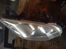 Laden Sie das Bild in den Galerie-Viewer, Frontscheinwerfer Toyota Avensis Rechts Scheinwerfer Headlight SCH3024873126da