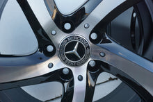Laden Sie das Bild in den Galerie-Viewer, 4x Alufelge 18 Zoll 8.0&quot; 5x112 43ET Glanz Schwarz A2134013200 Mercedes-Benz W213