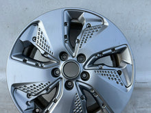 Load image into Gallery viewer, 1x Alufelge 17 Zoll 7.0" 5x114.3 50ET Glanz 52910-K4000 Hyundai Kona Rim Wheel FEL4492528939le