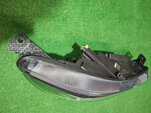 Load image into Gallery viewer, Frontscheinwerfer Ford Focus NX7B-13E014-CD Rechts Scheinwerfer Headlight SCH6547493193jp