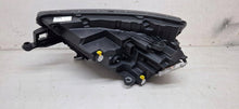 Laden Sie das Bild in den Galerie-Viewer, Frontscheinwerfer Skoda Kamiq 0021383304 658941016 Links Scheinwerfer Headlight SCH5597002013kq