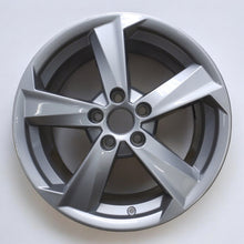 Laden Sie das Bild in den Galerie-Viewer, 1x Alufelge 17 Zoll 7.0&quot; 5x112 45ET Glanz Silber 81A601025 Audi Q2 Rim Wheel