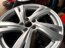 Load image into Gallery viewer, 1x Alufelge 18 Zoll 8.0" 5x112 40ET Glanz Silber 8B3601025C Audi A5 Rim Wheel FEL2793597875ia