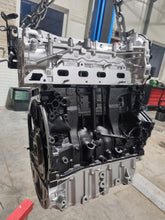 Laden Sie das Bild in den Galerie-Viewer, Motor Renault Trafic III M9R710 2.0 Diesel Engine Unkomplett Überholt