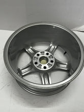 Laden Sie das Bild in den Galerie-Viewer, 1x Alufelge 16 Zoll 6.5&quot; 5x114.3 45ET Silber PZ474-E8670- Toyota Corolla Avensis