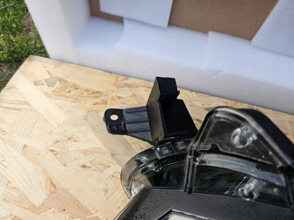 Frontscheinwerfer Mitsubishi L200 8301D381 LED Links Scheinwerfer Headlight