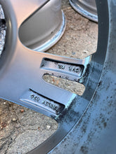 Load image into Gallery viewer, 1x Alufelge 17 Zoll 6.5" 5x100 39ET Glanz Silber 2G7601025E VW T-Cross Rim Wheel FEL3654779111dl