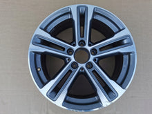 Laden Sie das Bild in den Galerie-Viewer, 1x Alufelge 17 Zoll 7.5&quot; 5x112 40ET Glanz Grau A2134015500 Mercedes-Benz W213 Mg