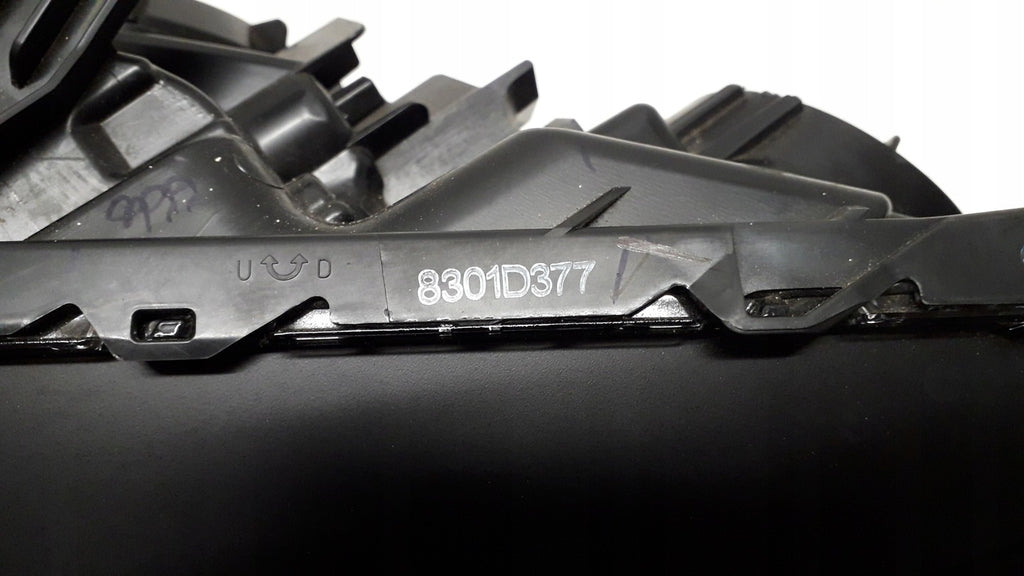 Frontscheinwerfer Mitsubishi L200 Triton 8301D378 Ein Stück (Rechts oder Links)