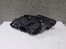 Laden Sie das Bild in den Galerie-Viewer, Frontscheinwerfer BMW 5 F11 F10 7203246 Rechts Scheinwerfer Headlight SCH6766987016go