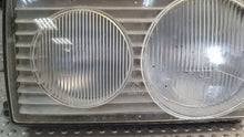 Laden Sie das Bild in den Galerie-Viewer, Frontscheinwerfer Mercedes-Benz W123 Links Scheinwerfer Headlight