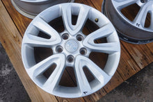Laden Sie das Bild in den Galerie-Viewer, 1x Alufelge 16 Zoll 6.5" 5x114.3 50ET 52910-2K210 Kia Soul Rim Wheel FEL6589166638zy