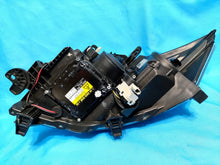 Laden Sie das Bild in den Galerie-Viewer, Frontscheinwerfer Toyota Auris 81110-02540 89901955 Xenon Rechts Headlight