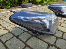 Load image into Gallery viewer, Frontscheinwerfer Toyota Yaris LED Rechts Scheinwerfer Headlight