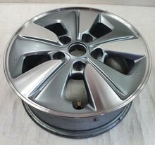 Laden Sie das Bild in den Galerie-Viewer, 1x Alufelge 15 Zoll 6.0&quot; 5x114.3 45ET 4FA1A Nissan Leaf Ze0 Ze1 Pulsar Rim Wheel