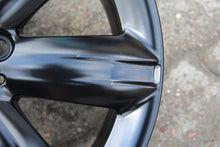 Laden Sie das Bild in den Galerie-Viewer, 1x Alufelge 17 Zoll 6.5&quot; 5x112 39ET 6891815 Mini Rim Wheel