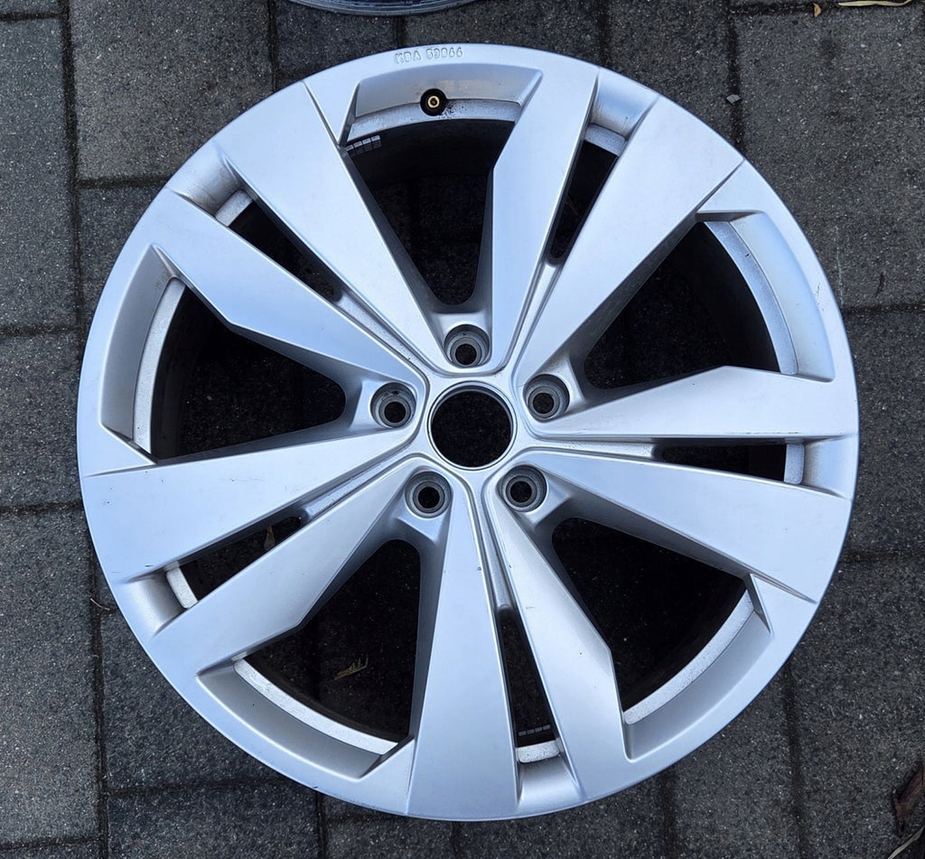 1x Alufelge 19 Zoll 8.0" 5x112 45ET 11A071499 VW Id.5 Id.4 Rim Wheel FEL7960946251mq