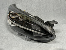 Laden Sie das Bild in den Galerie-Viewer, Frontscheinwerfer Ford Focus MK7B-13E014-EB Xenon Rechts Scheinwerfer Headlight