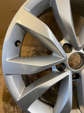 Load image into Gallery viewer, 1x Alufelge 17 Zoll 6.5&quot; 5x112 5C0601025F VW Beetle Rim Wheel