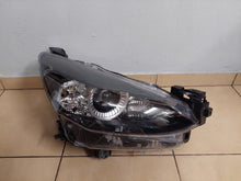 Load image into Gallery viewer, Frontscheinwerfer Mazda 2 D43N-51030 D43N-51040 LED Ein Satz Headlight