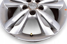 Laden Sie das Bild in den Galerie-Viewer, 1x Alufelge 17 Zoll 6.5" 5x114.3 48ET Glanz Silber 52910-2Y400 Hyundai Ix35 FEL5499011862dw