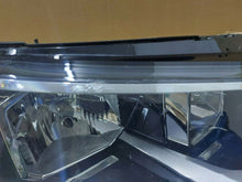 Laden Sie das Bild in den Galerie-Viewer, Frontscheinwerfer VW Transporter 7E1941006C Rechts Scheinwerfer Headlight SCH1041832147fs