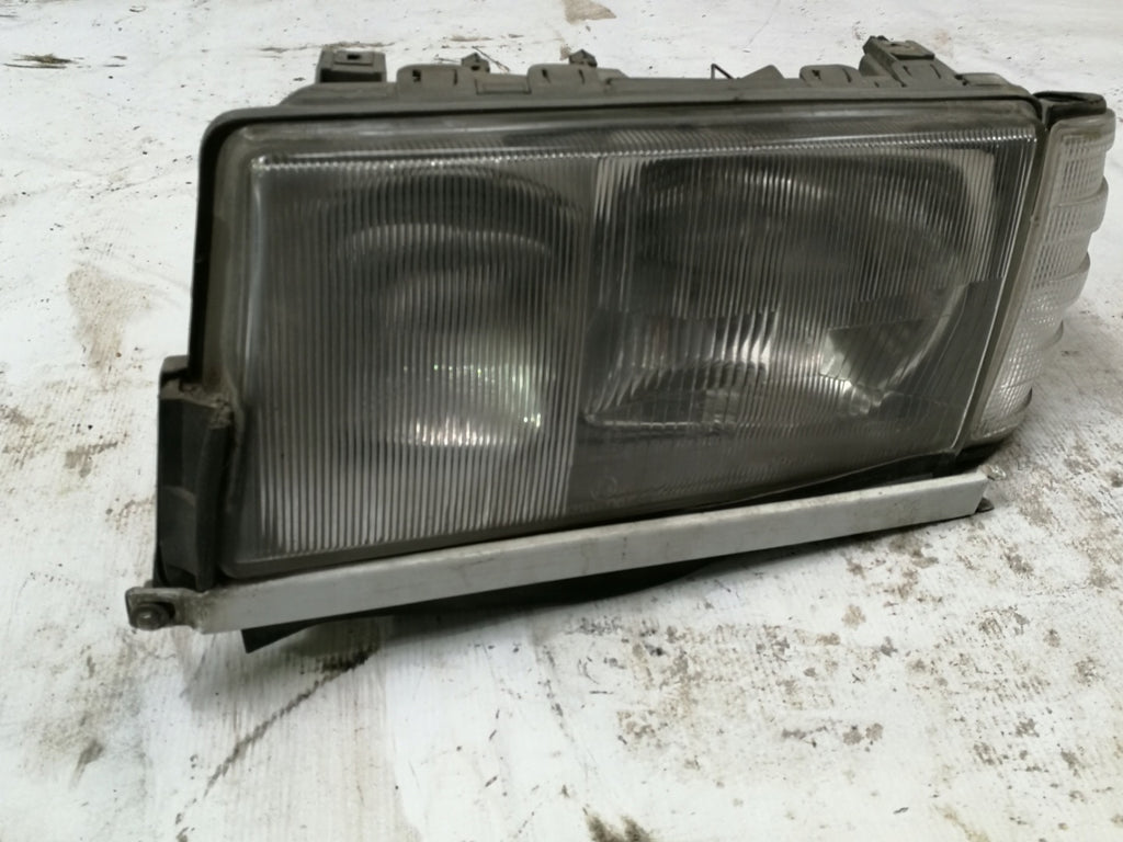 Frontscheinwerfer Mercedes-Benz W201 Links Scheinwerfer Headlight SCH6165853678we