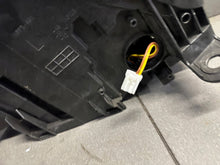 Laden Sie das Bild in den Galerie-Viewer, Frontscheinwerfer Audi A6 C6 4F0941003 Links Scheinwerfer Headlight