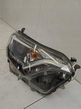 Laden Sie das Bild in den Galerie-Viewer, Frontscheinwerfer Toyota 4 IV Rechts Scheinwerfer Headlight SCH3201935402sy