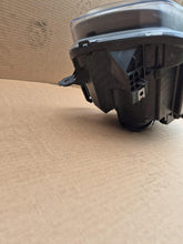 Laden Sie das Bild in den Galerie-Viewer, Frontscheinwerfer Dacia Duster 260602465R LED Links Scheinwerfer Headlight