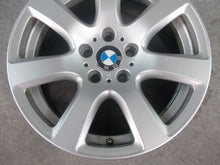 Laden Sie das Bild in den Galerie-Viewer, 1x Alufelge 17 Zoll 8.0" 5x120 30ET Glanz Silber 6777654 BMW F01 F02 Rim Wheel FEL9263179880kt