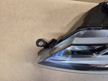 Laden Sie das Bild in den Galerie-Viewer, Frontscheinwerfer Seat Leon 5F1941015B Links Scheinwerfer Headlight SCH1019210471ao