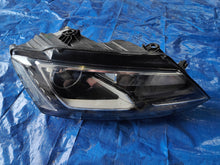 Laden Sie das Bild in den Galerie-Viewer, Frontscheinwerfer VW Jetta 5C7941752E 1ZS011192-02 LED Rechts Headlight