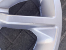 Laden Sie das Bild in den Galerie-Viewer, 1x Alufelge 18 Zoll 7.0" 5x110 37 5ET Glanz Silber 52174091 Jeep Compass FEL1666296082tm