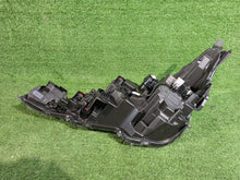 Load image into Gallery viewer, Frontscheinwerfer Toyota Corolla 81110-02S60 Rechts Scheinwerfer Headlight SCH2087385038ea