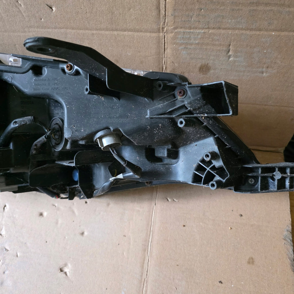 Frontscheinwerfer Toyota Corolla 81150-02L70 Links Scheinwerfer Headlight SCH5356640183ug