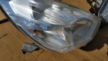 Laden Sie das Bild in den Galerie-Viewer, Frontscheinwerfer Dacia Dokker 260607950R Rechts Scheinwerfer Headlight
